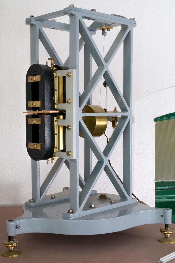 <em>Le sismomètre Galiztine horizontal ©JDS</em>